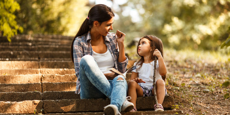 Mother - Daugther - Talk - Listen