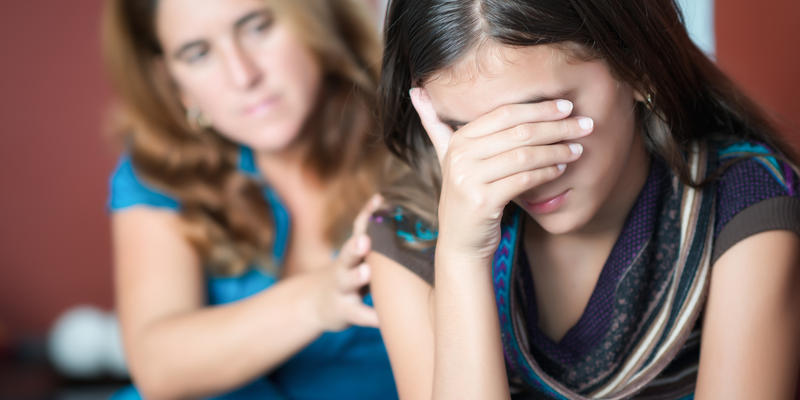MOTHER - DAUGHTER - CRIES