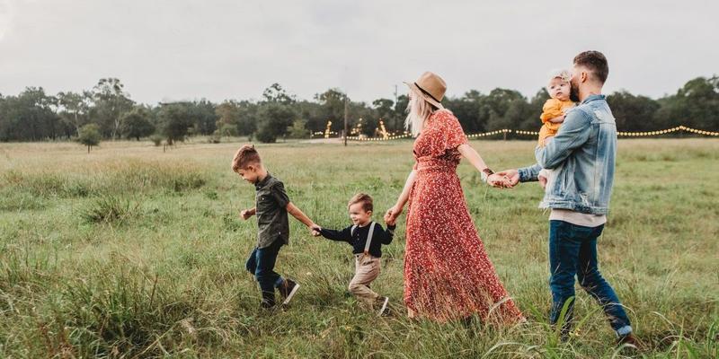 FAMILY, OUTDOOR, HAPPY