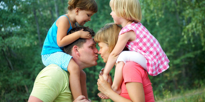 MUM, DAD, KISS