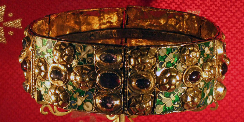 IRON CROWN