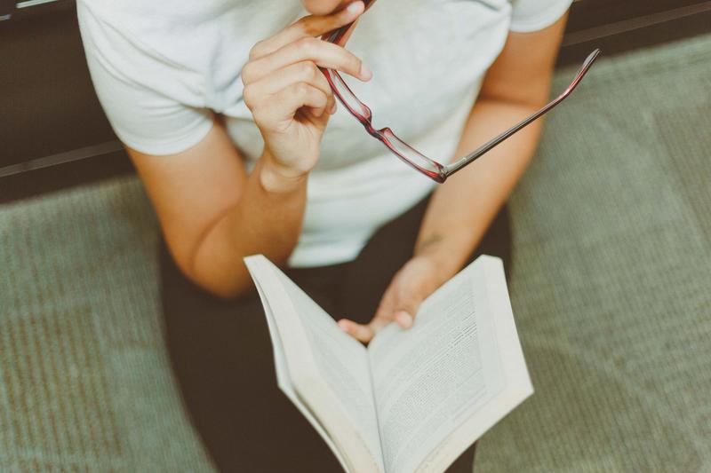 Femme qui lit