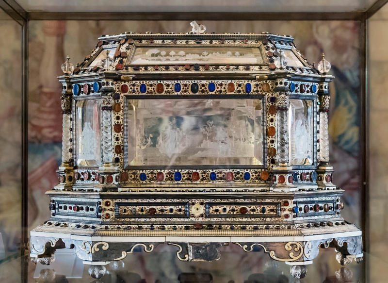 web2-cathedral-saint-just-de-narbonne-trc3a9sor-chasse.jpg