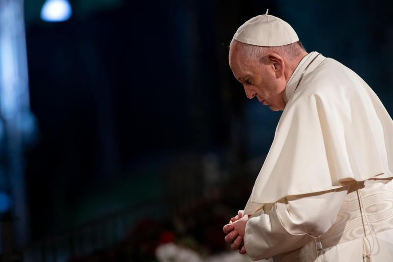 pope praying