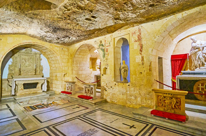 am041120-st.-pauls-grotto-alamy-t1ymkk.jpg