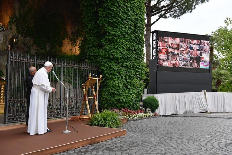 web2-pope-francis-rosary-vatican-c2a9-vatican-media-_1-1.jpg
