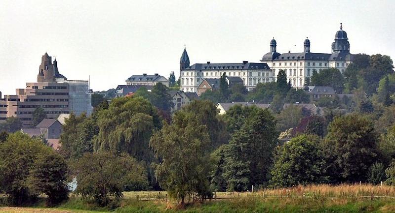Bensberg_Rathaus_Schloss.jpg