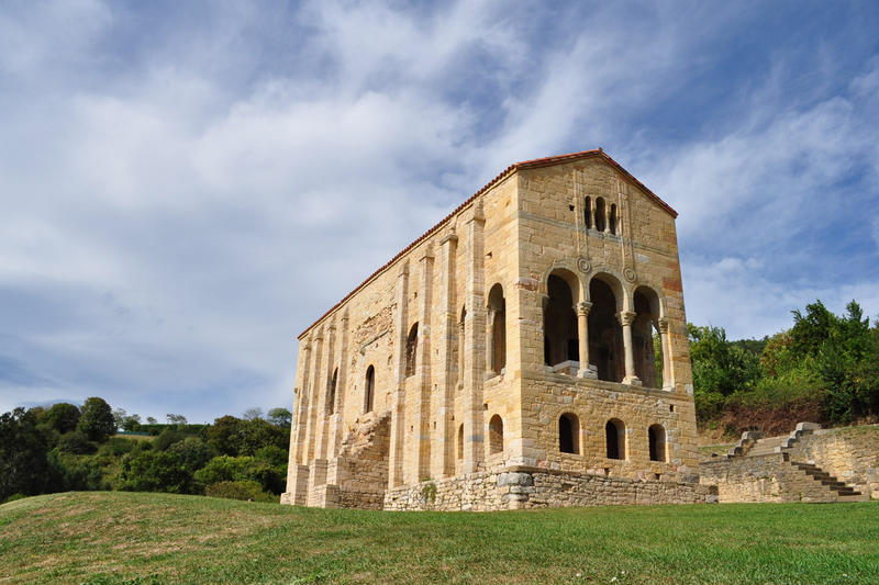 web-world-heritage-18-spain-naranco-oviedo-nextors-cc.jpg