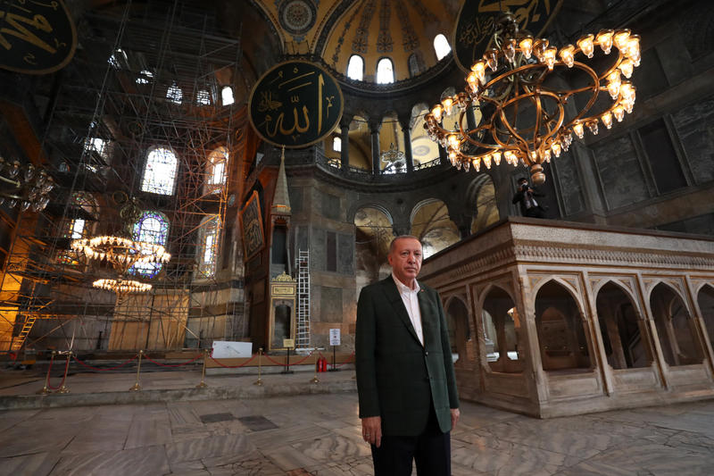 WEB2-TURKEY-ERDOGAN-SAINTE SOPHIE-AFP-000_1VF9UL.jpg