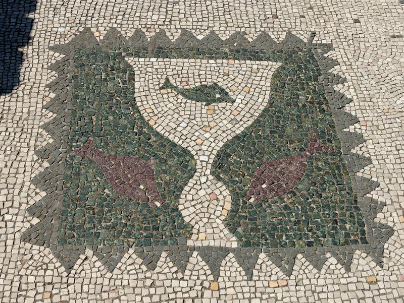 Mosaic_Domus_dei_Pesci_Ostia_Antica_2006-09-08.jpg