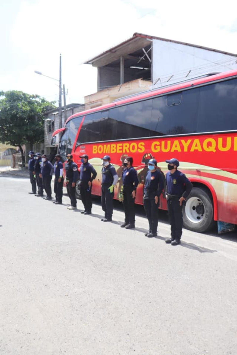 WEB-GUAYAQUIL-ECUADOR-BOMBEROS-FIREMEN-08-Benemerito-Cuerpo-de-Bomberos-Guayaquil.jpg - Aleteia.org | Español - valores con alma para vivir feliz GUAYAQUIL