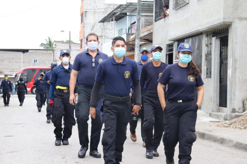 WEB-GUAYAQUIL-ECUADOR-BOMBEROS-FIREMEN-10-Benemerito-Cuerpo-de-Bomberos-Guayaquil.jpg - Aleteia.org | Español - valores con alma para vivir feliz GUAYAQUIL