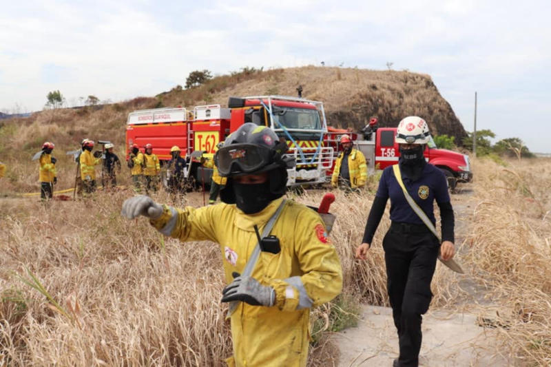 WEB-GUAYAQUIL-ECUADOR-BOMBEROS-FIREMEN-15-Benemerito-Cuerpo-de-Bomberos-Guayaquil.jpg - Aleteia.org | Español - valores con alma para vivir feliz GUAYAQUIL