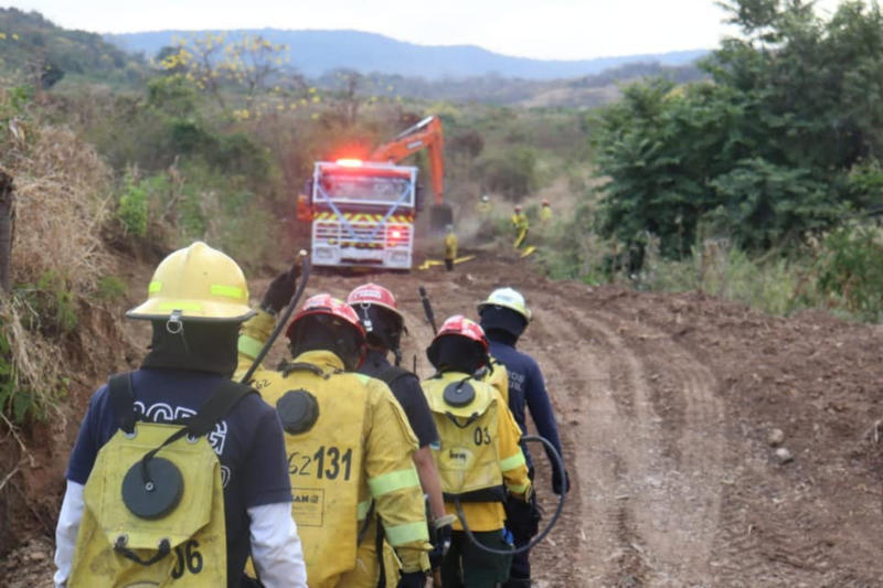 WEB-GUAYAQUIL-ECUADOR-BOMBEROS-FIREMEN-19-Benemerito-Cuerpo-de-Bomberos-Guayaquil.jpg - Aleteia.org | Español - valores con alma para vivir feliz GUAYAQUIL