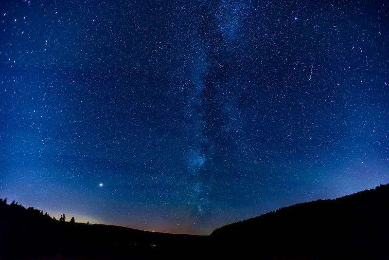 WEB-STARS-SKY-PERSEIDS-shutterstock_1317212792-Vytautas-Kielaitis.jpg - Aleteia Polska PERSEIDS