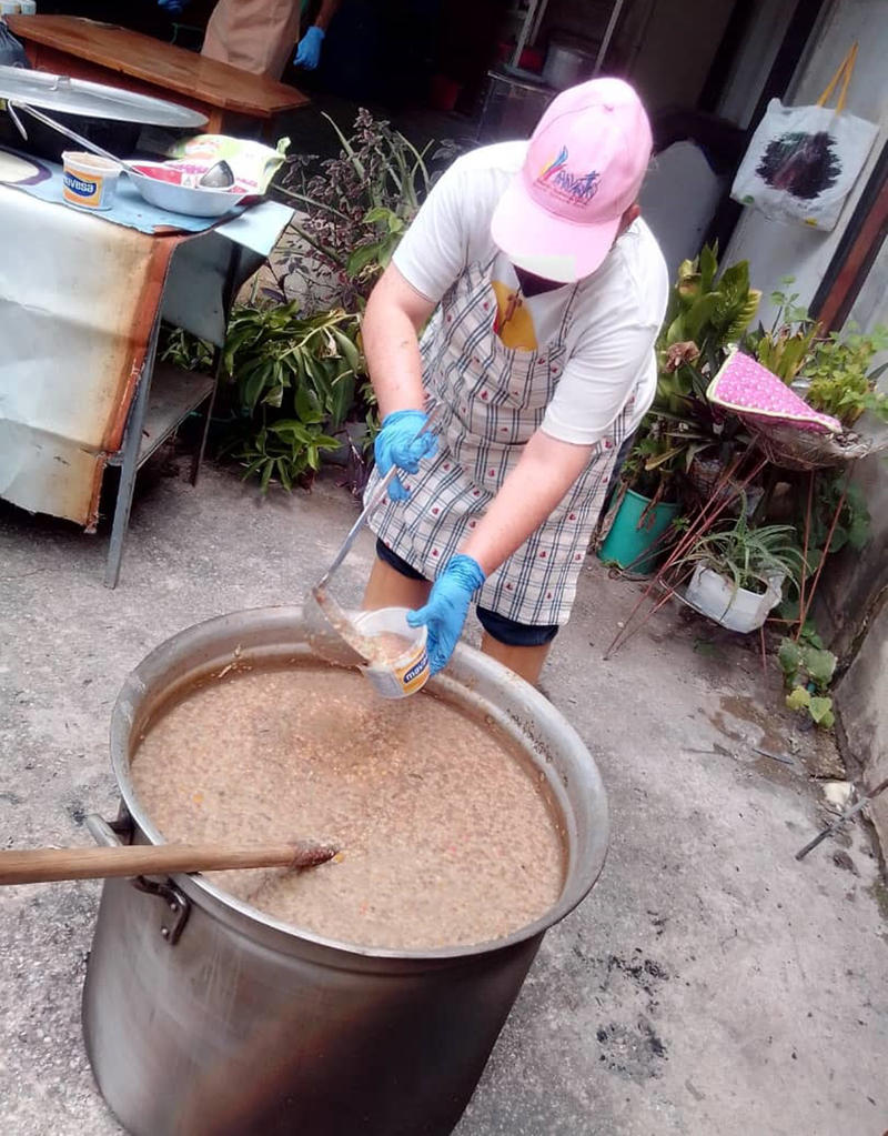 WEB-VENEZUELA-ESPERANZA-CARITAS-10_Trabajo_del_Padre_Chamberlain_en_comunidades_de_Maracay-@pqesperanza.jpg - Aleteia.org | Español - valores con alma para vivir feliz VENEZUELA