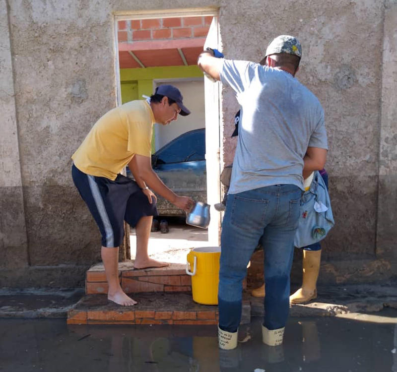 WEB-VENEZUELA-ESPERANZA-CARITAS-1_Trabajo_del_Padre_Chamberlain_en_comunidades_de_Maracay-@pqesperanza.jpg - Aleteia.org | Español - valores con alma para vivir feliz VENEZUELA
