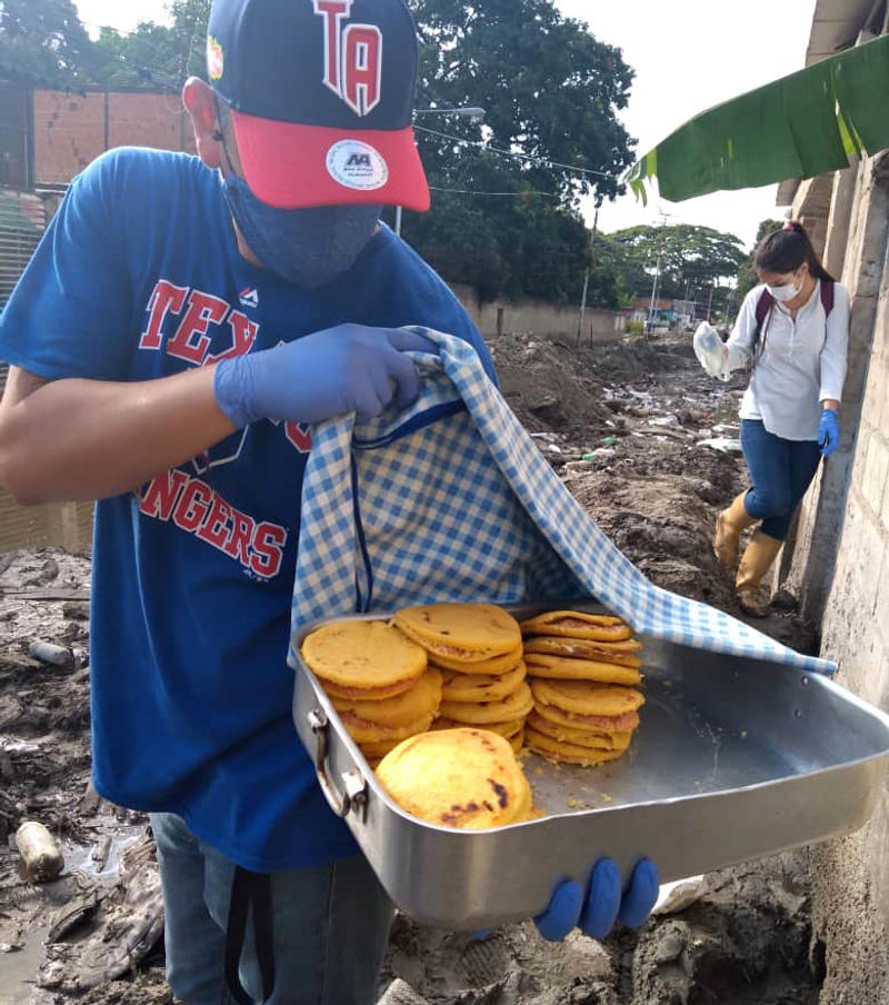 WEB-VENEZUELA-ESPERANZA-CARITAS-5_Trabajo_del_Padre_Chamberlain_en_comunidades_de_Maracay-@pqesperanza.jpg - Aleteia.org | Español - valores con alma para vivir feliz VENEZUELA