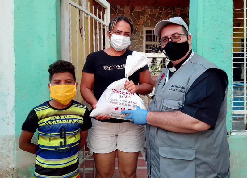 WEB-VENEZUELA-ESPERANZA-CARITAS-7_Trabajo_del_Padre_Chamberlain_en_comunidades_de_Maracay-@pqesperanza.jpg - Aleteia.org | Español - valores con alma para vivir feliz VENEZUELA
