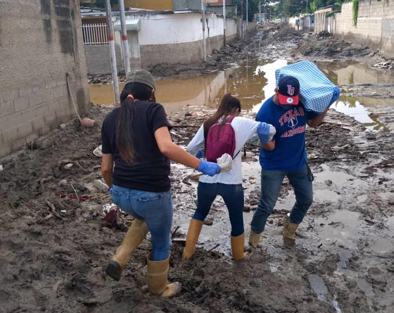 WEB-VENEZUELA-ESPERANZA-CARITAS-8_Trabajo_del_Padre_Chamberlain_en_comunidades_de_Maracay-@pqesperanza.jpg - Aleteia.org | Español - valores con alma para vivir feliz VENEZUELA