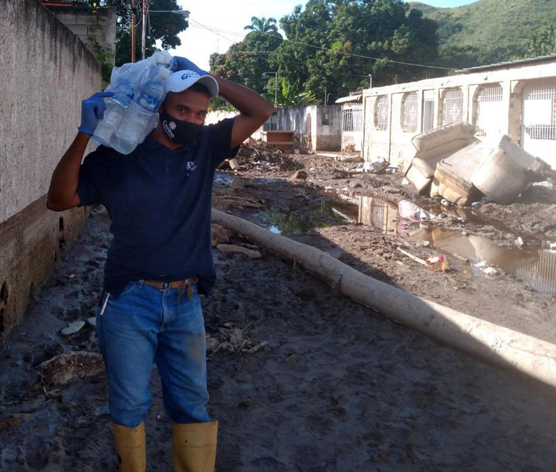 WEB-VENEZUELA-ESPERANZA-CARITAS-9_Trabajo_del_Padre_Chamberlain_en_comunidades_de_Maracay-@pqesperanza.jpg - Aleteia.org | Español - valores con alma para vivir feliz VENEZUELA