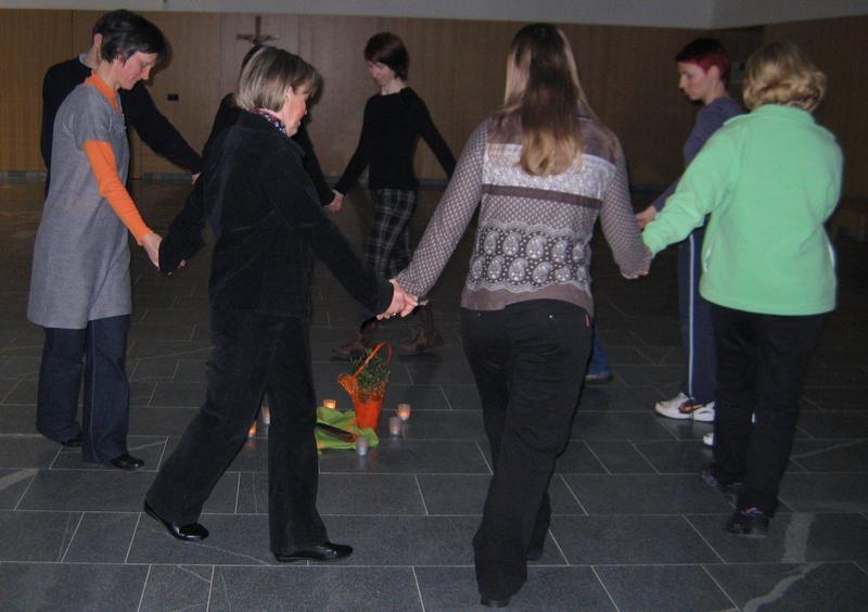 Liturgical-dance-Irena-Znidar-e1606507467625.jpg