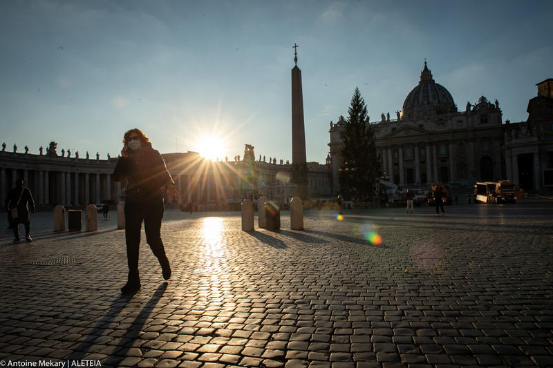 WEB2-AMCT301120-VATICAN-CHRISTMAS-TREE-ST.-PETERS-SQUARE-November-30-2020-Antoine-Mekary-ALETEIA-AM_5527.jpg