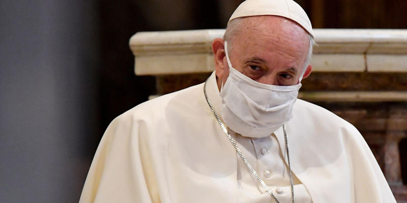 Papa Francisco com máscara contra covid