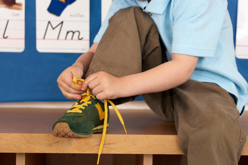 Child; laces; shoes; autonomy