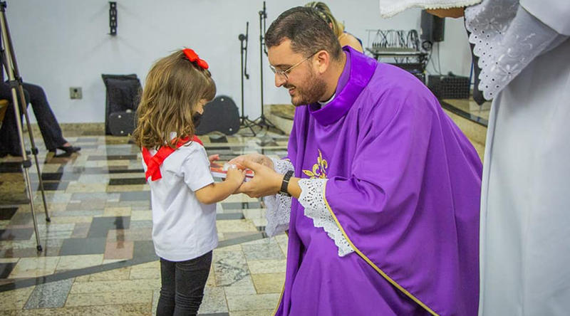 WEB3-03-CHILD-APOSTOLADO-DE-LA-ORACION-VIRAL-Facebook-helton.dias_.37.jpg - Aleteia.org | Español - valores con alma para vivir feliz HELTON DIAS