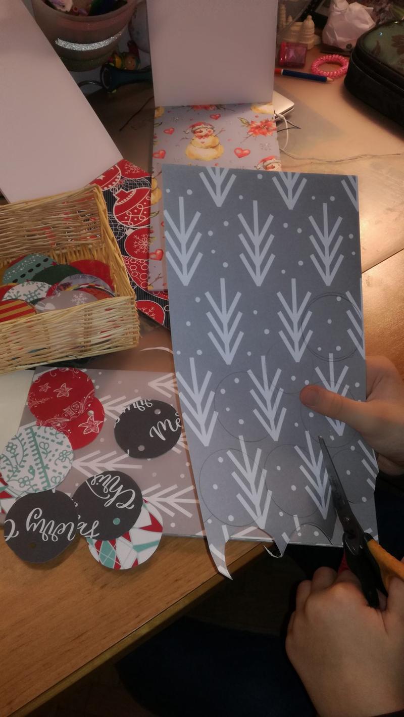 MAKING ADVENT TREE