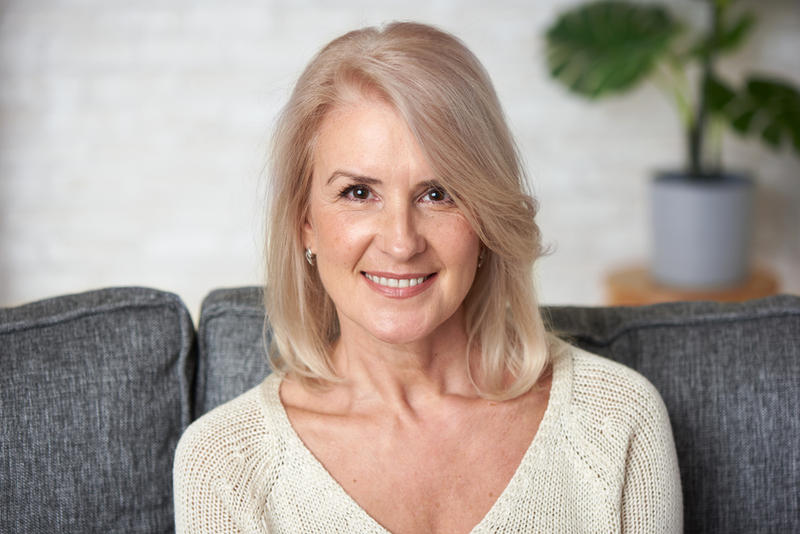 WOMAN MIDDLE AGE HAIR