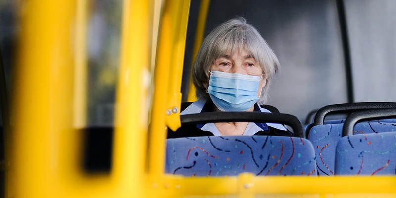 KOBIETA W AUTOBUSIE