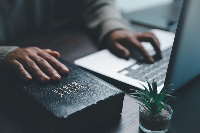 Komputer, Biblia i modlitwa